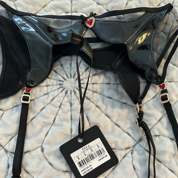 ELLA BLACK
BLACK GARTER BELT - Picture 7 of 9